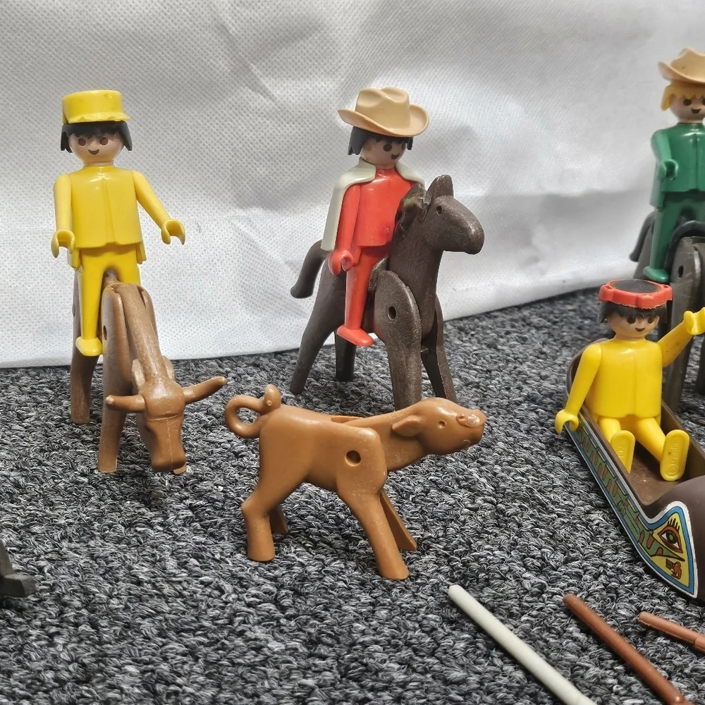 Vintage Cowboys & Indians Playmobil Figurines 27 Pieces +